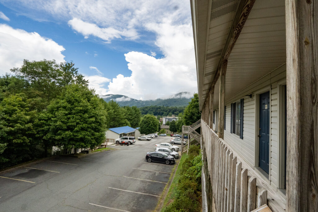 Brown Heights (1 Bed) Holton Mountain Rentals