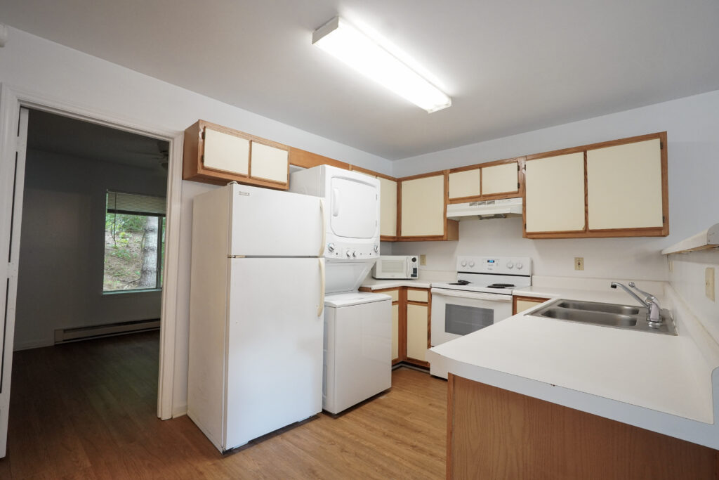 Brown Heights (1 Bed) Holton Mountain Rentals