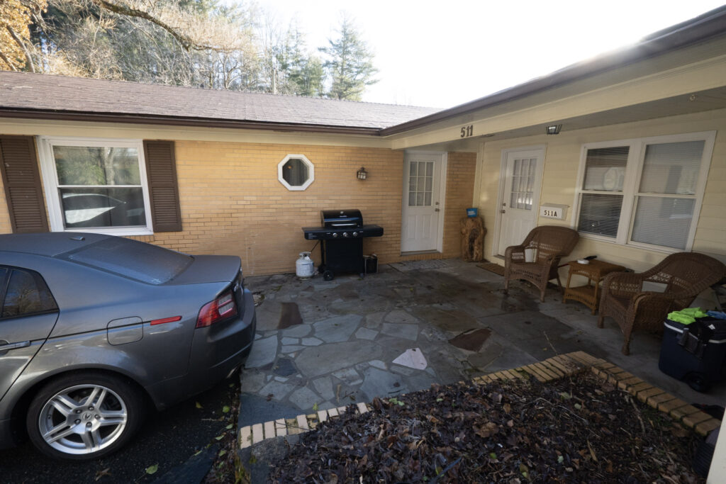 Queen Street Duplex A Holton Mountain Rentals